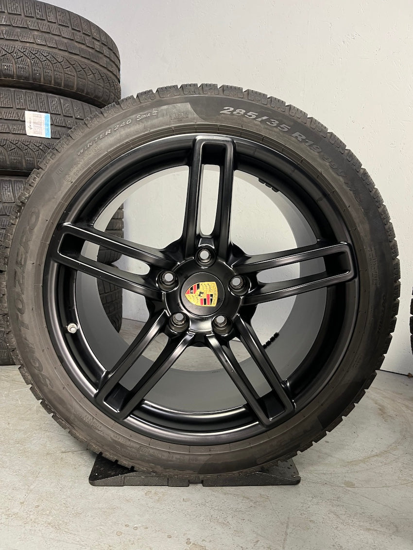 Porsche 991.1 19 Zoll Carrera S Winter Räder C2 S Pirelli schwarz