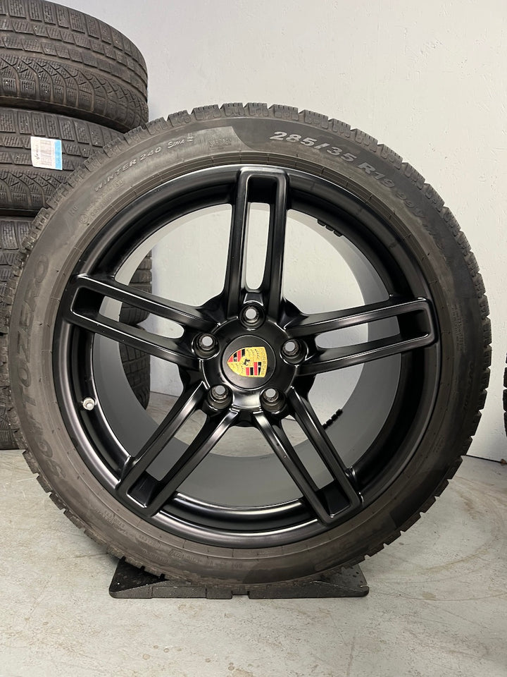 Porsche 991.1 19 Zoll Carrera S Winter Räder C2 S Pirelli schwarz