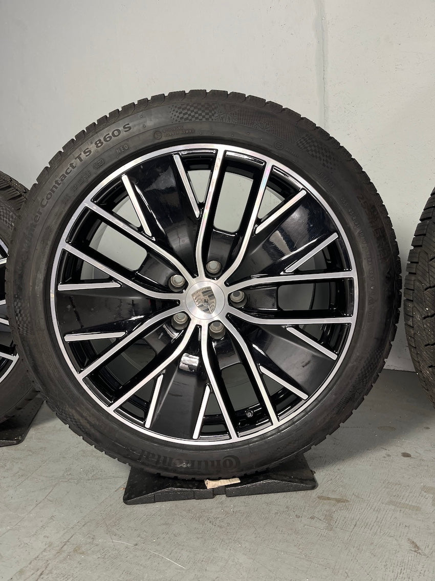 Porsche Macan IV Electric -25% 21 Zoll Design Winter Räder NUR 1200Km Conti