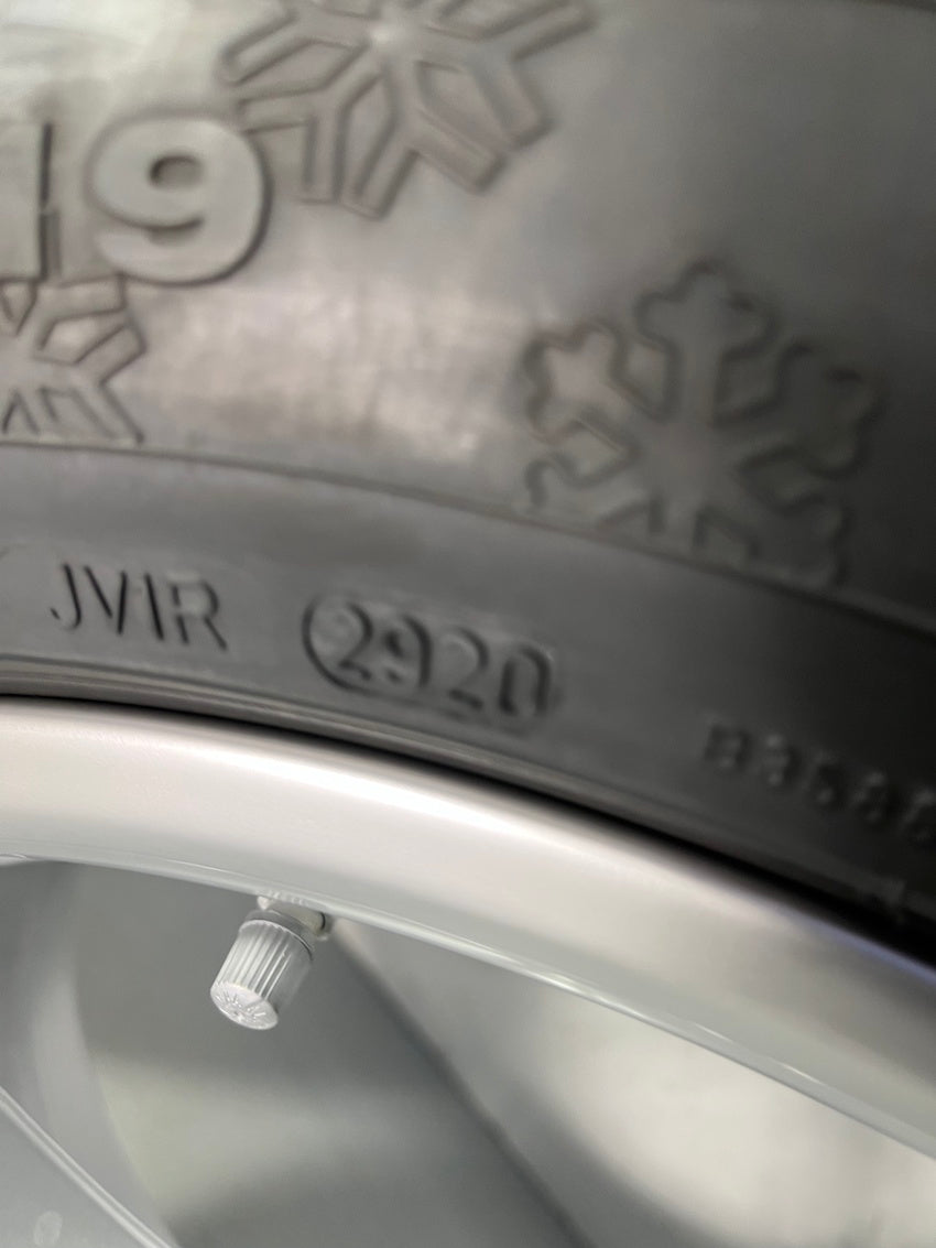Porsche Macan III 19 Zoll Winter Räder Dunlop 800Km DOT2021