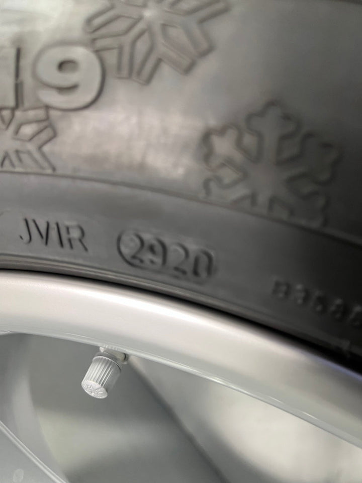 Porsche Macan III 19 Zoll Winter Räder Dunlop 800Km DOT2021