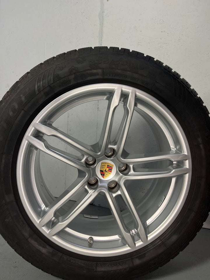 Porsche Macan III Macan II 19 Zoll Winter Räder Dunlop NEUREIFEN 2023/22