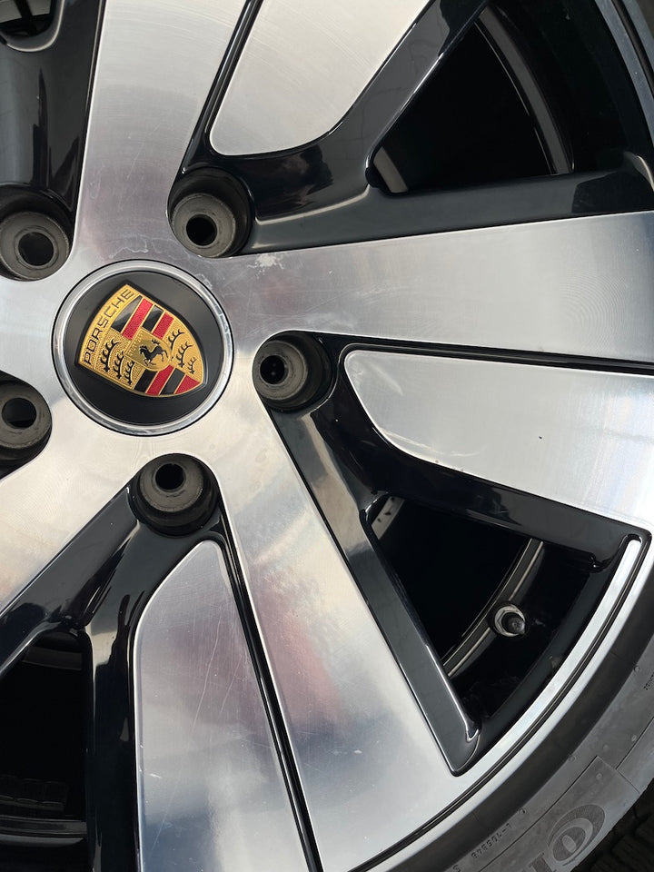 Porsche Taycan 19 Zoll Aero Winterräder Continental MwSt.awb.