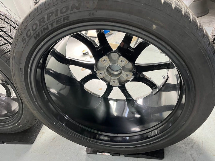 Porsche 992 19 20 Zoll Carrera Winter Pirelli Sonderfarbe grau-metallic