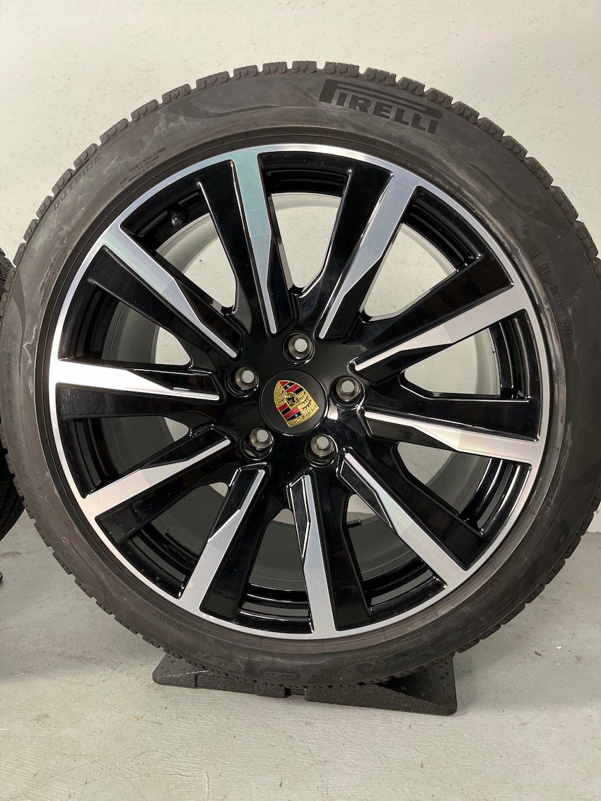 Porsche Taycan 20 Zoll Tequipment Design Winterräder Pirelli MwSt.