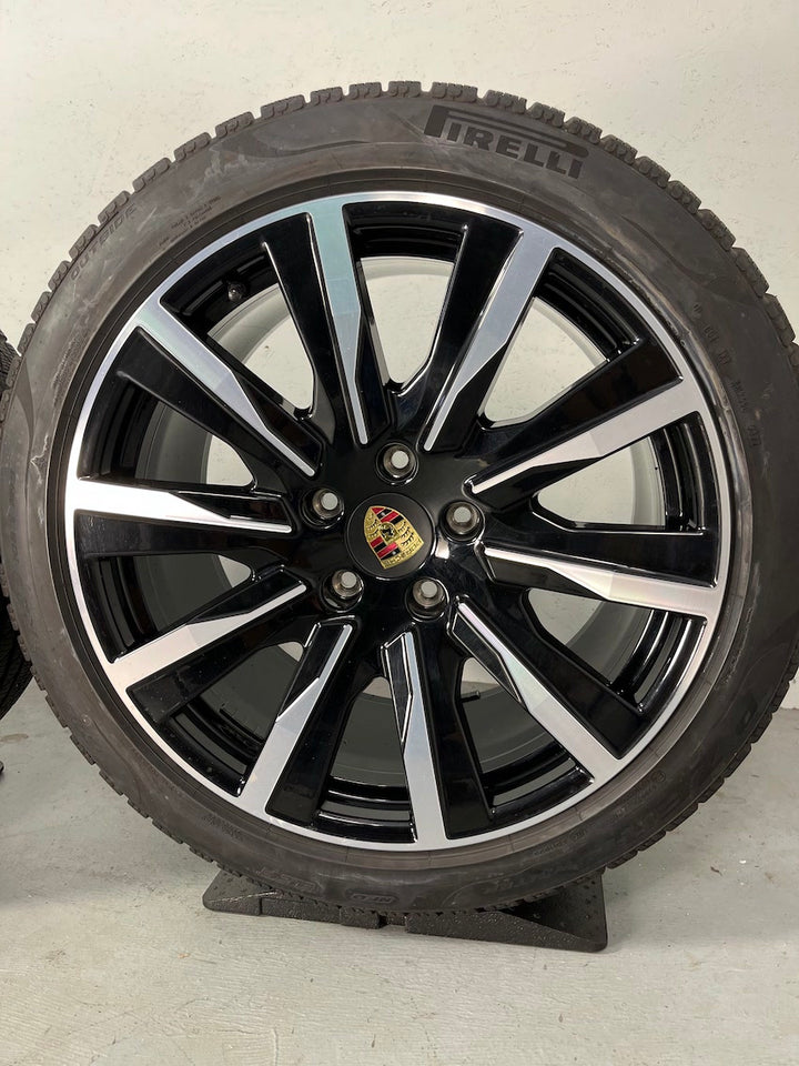 Porsche Taycan 20 Zoll Tequipment Design Winterräder Pirelli MwSt.