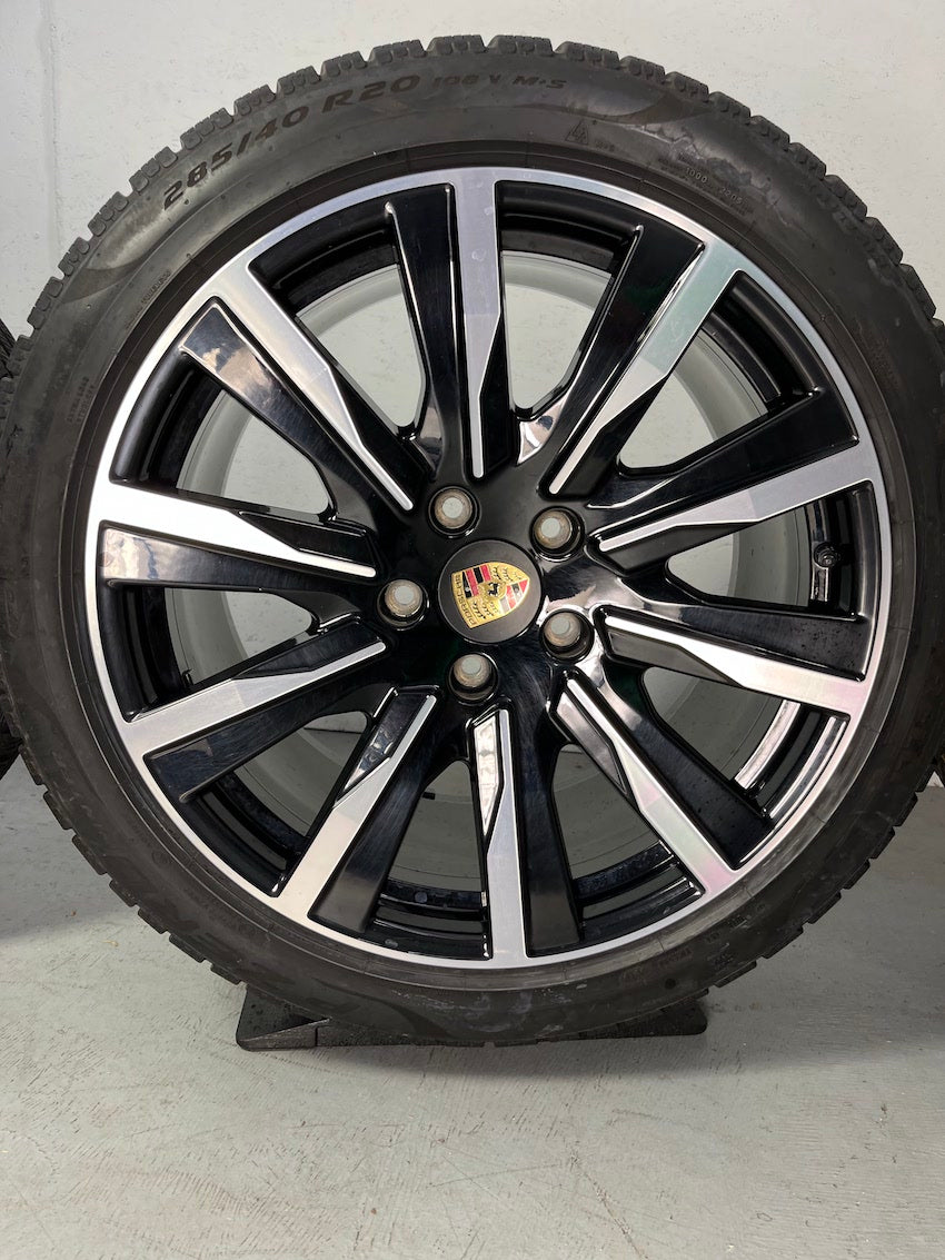Porsche Taycan 20 Zoll Tequipment Design Winterräder Pirelli MwSt.