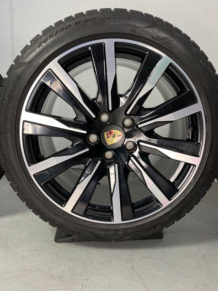 Porsche Taycan 20 Zoll Tequipment Design Winterräder Pirelli MwSt.