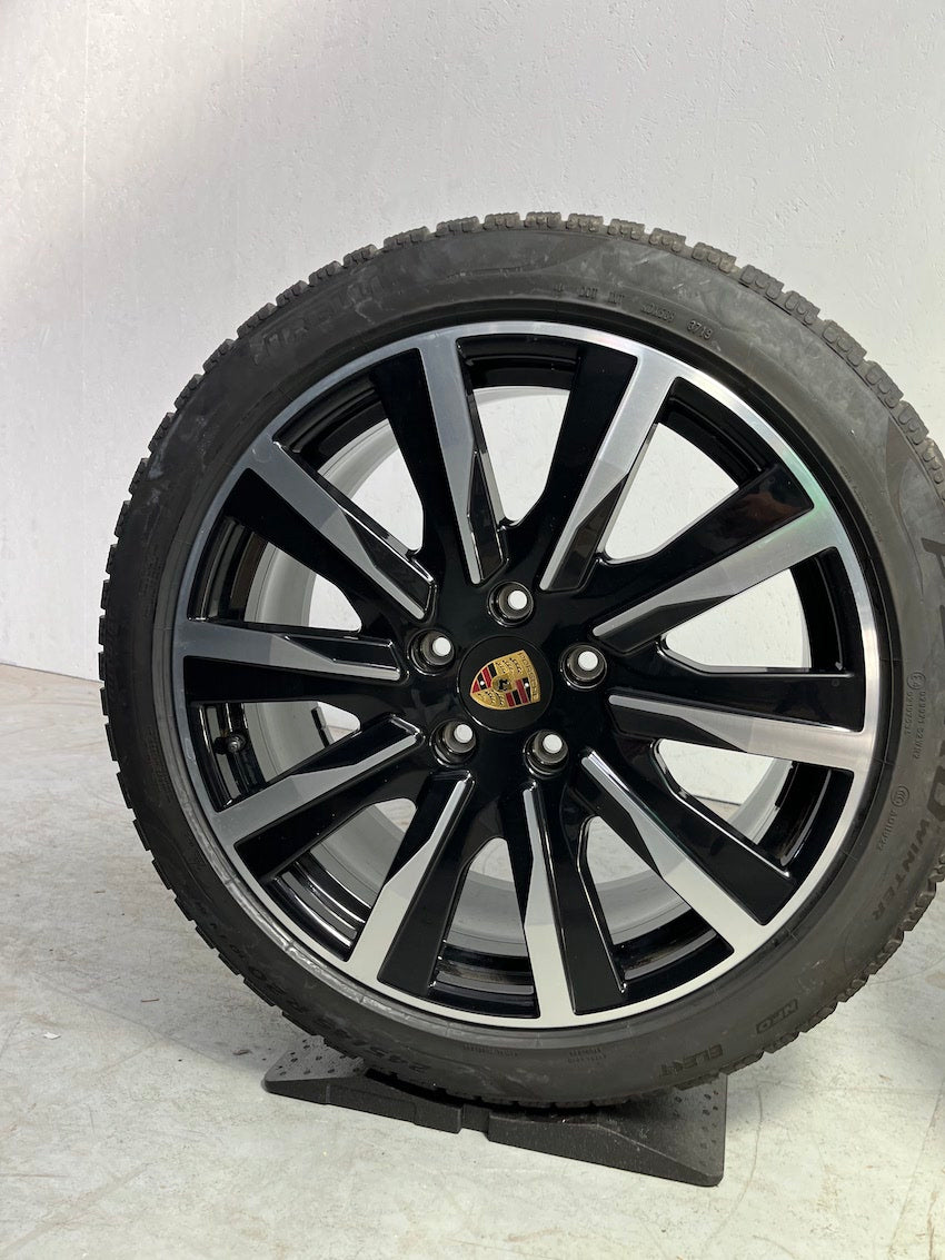 Porsche Taycan 20 Zoll Tequipment Design Winterräder Pirelli MwSt.