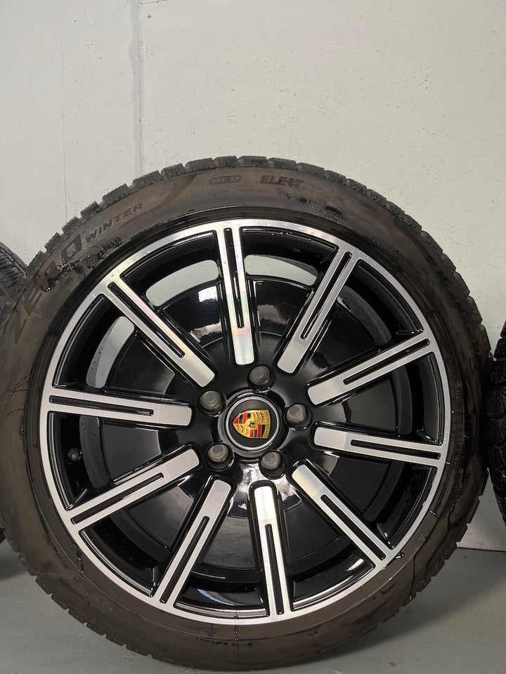 Porsche Taycan 20 Zoll Sport Aero Winterräder Pirelli 2022 7,5mm MwSt.
