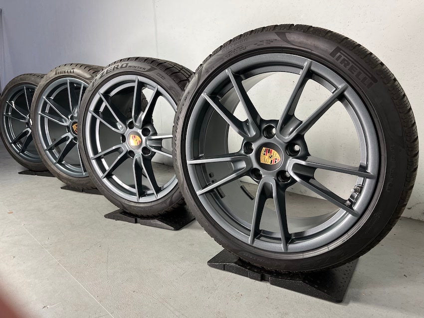Porsche 992 19 20 Zoll Carrera Winter Pirelli Sonderfarbe grau-metallic