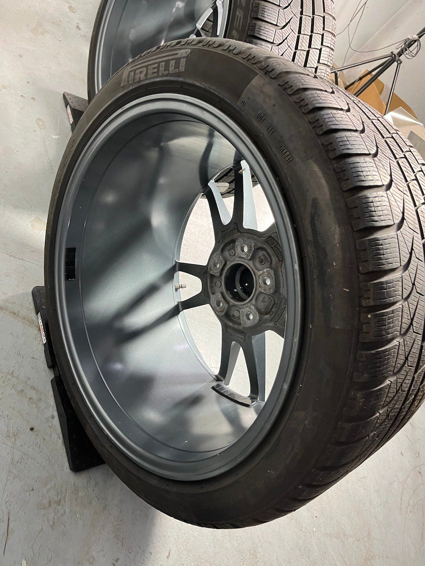Porsche 992 19 20 Zoll Carrera Winter Pirelli Sonderfarbe grau-metallic