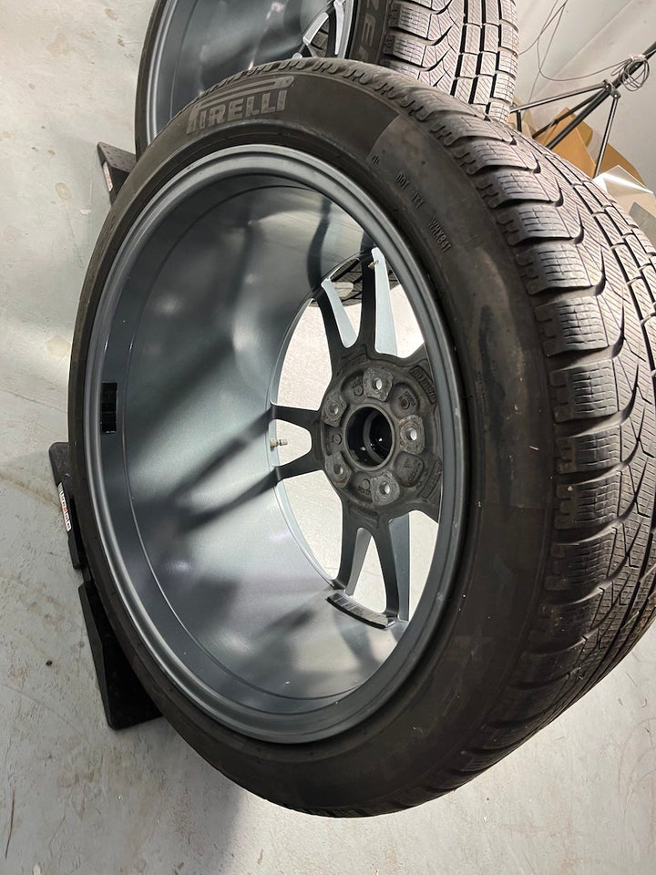 Porsche 992 19 20 Zoll Carrera Winter Pirelli Sonderfarbe grau-metallic