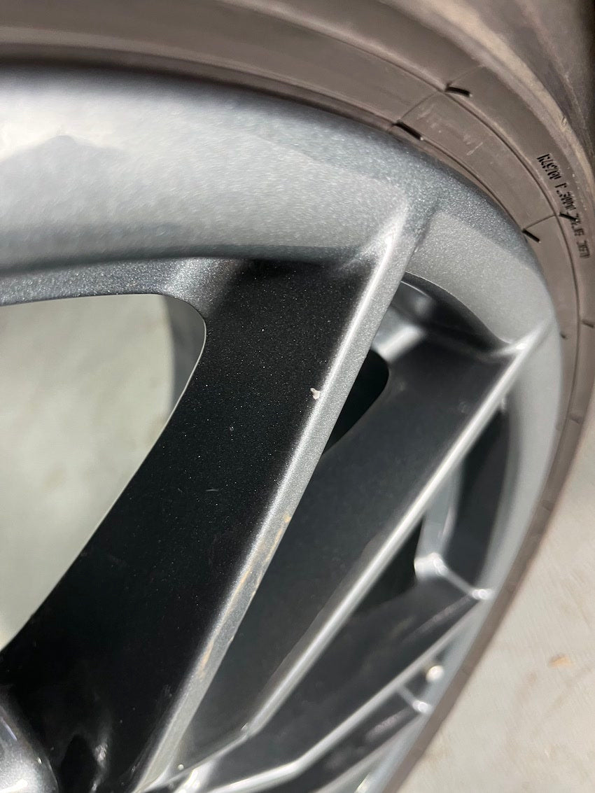 Porsche 992 19 20 Zoll Carrera Winter Pirelli Sonderfarbe grau-metallic