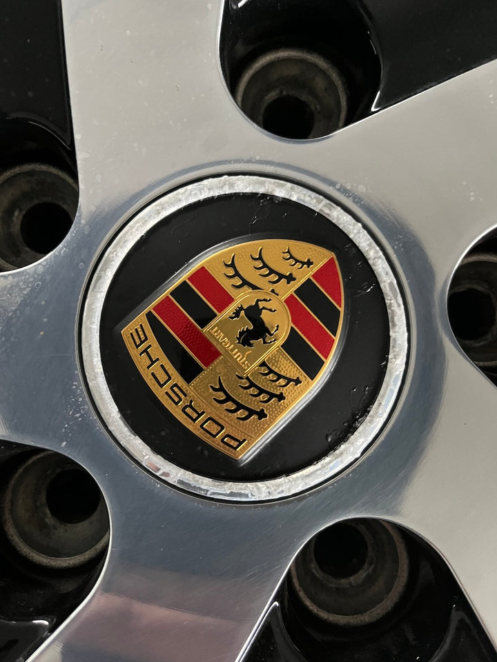 Porsche Taycan J1 19 Zoll Aero Winterräder Pirelli MwSt. awb.