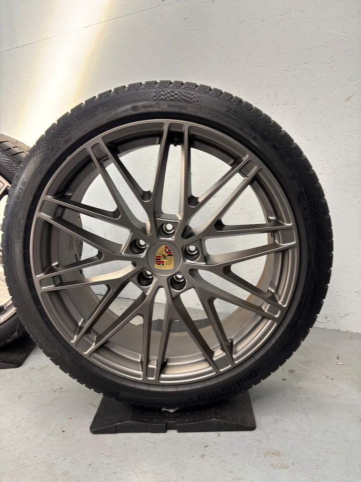 Porsche Macan IV Electric EV 22 Zoll RS Spyder Winter Räder Conti PLATINUM