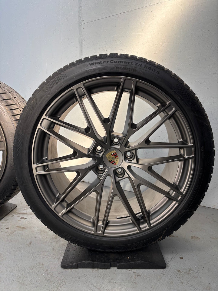 Porsche Macan IV Electric EV 22 Zoll RS Spyder Winter Räder Conti PLATINUM