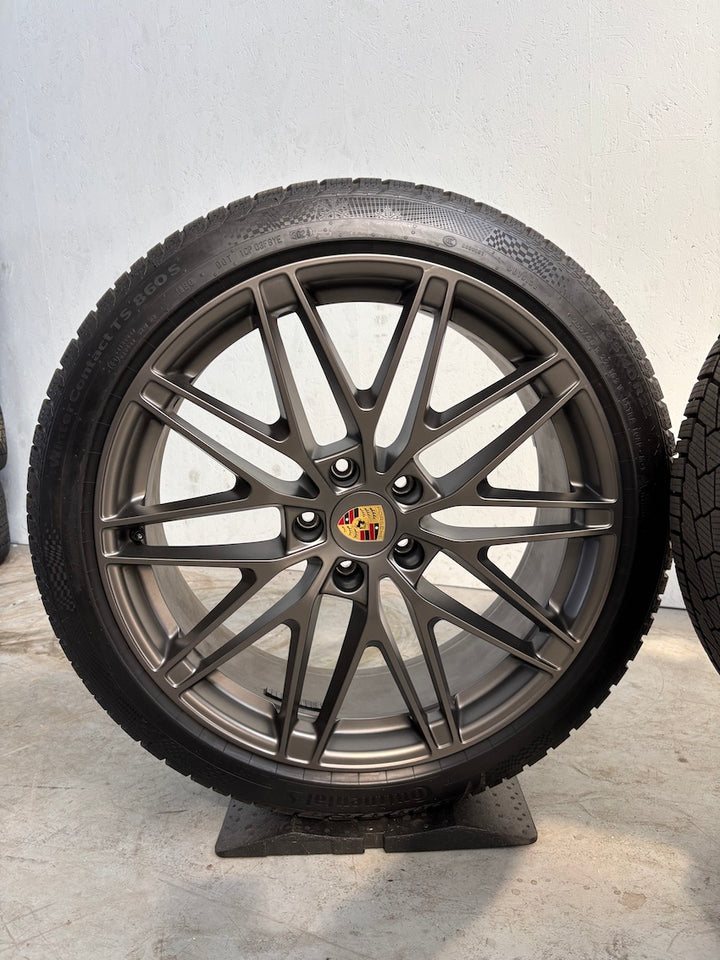 Porsche Macan IV Electric EV 22 Zoll RS Spyder Winter Räder Conti PLATINUM