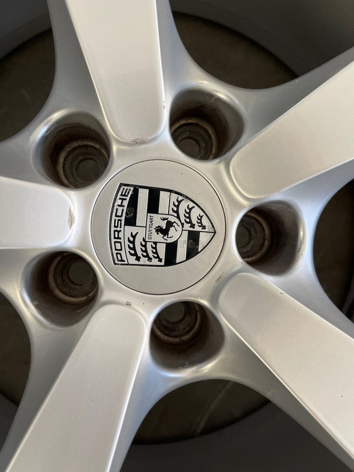 Porsche Macan 18 Zoll Winter Räder Michelin neuwertige Reifen 2022/23