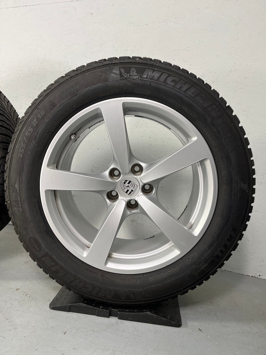 Porsche Macan 18 Zoll Winter Räder Michelin neuwertige Reifen 2022/23