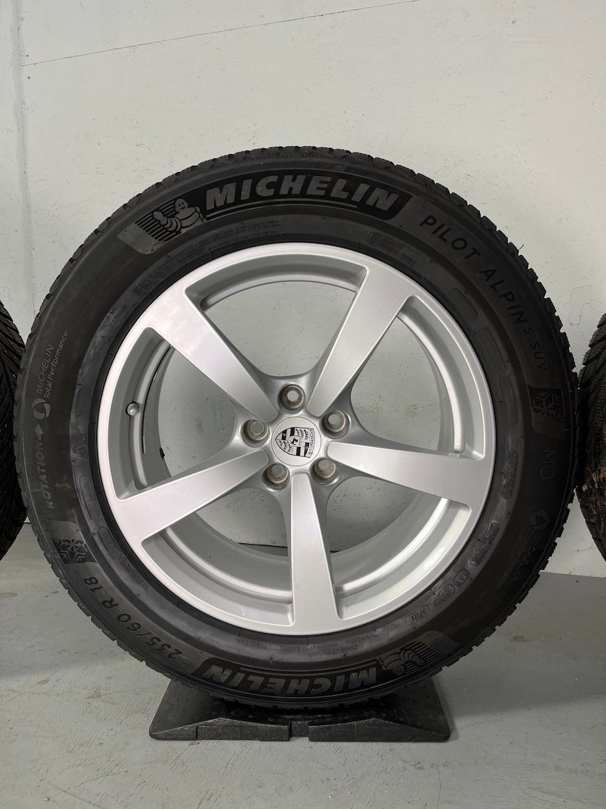 Porsche Macan 18 Zoll Winter Räder Michelin neuwertige Reifen 2022/23