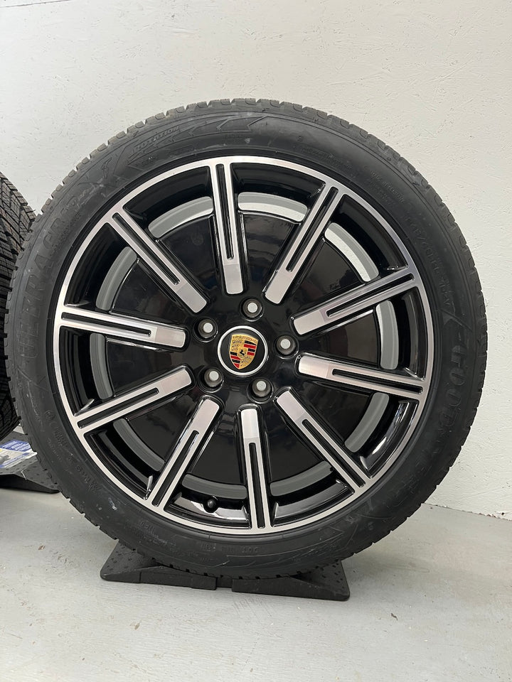Porsche Taycan 20 Zoll Sport Aero Winterräder Goodyear NEUREIFEN 2023
