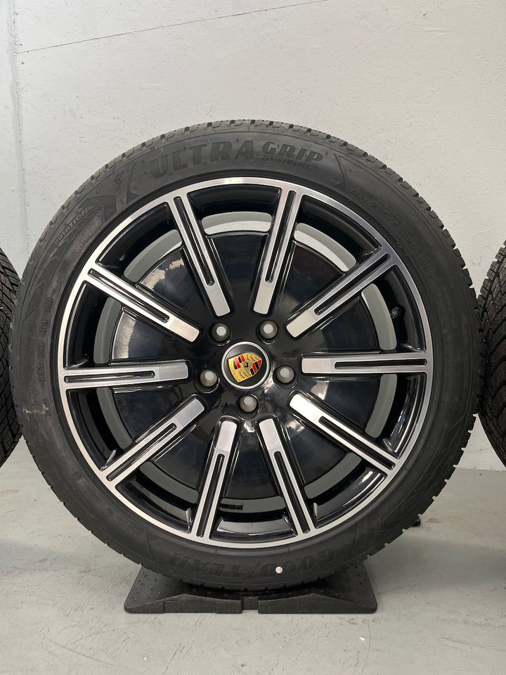 Porsche Taycan 20 Zoll Sport Aero Winterräder Goodyear NEUREIFEN 2023