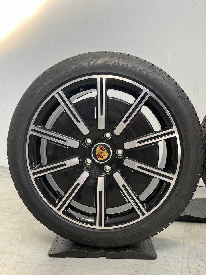 Porsche Taycan 20 Zoll Sport Aero Winterräder Goodyear NEUREIFEN 2023