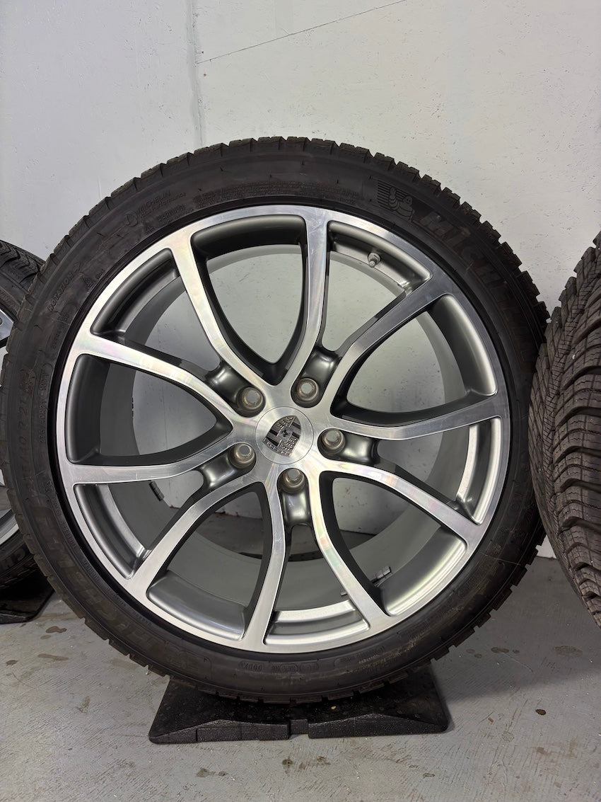Porsche Cayenne E3 21 Zoll Exclusive Design Winter Räder Michelin DOT 2023