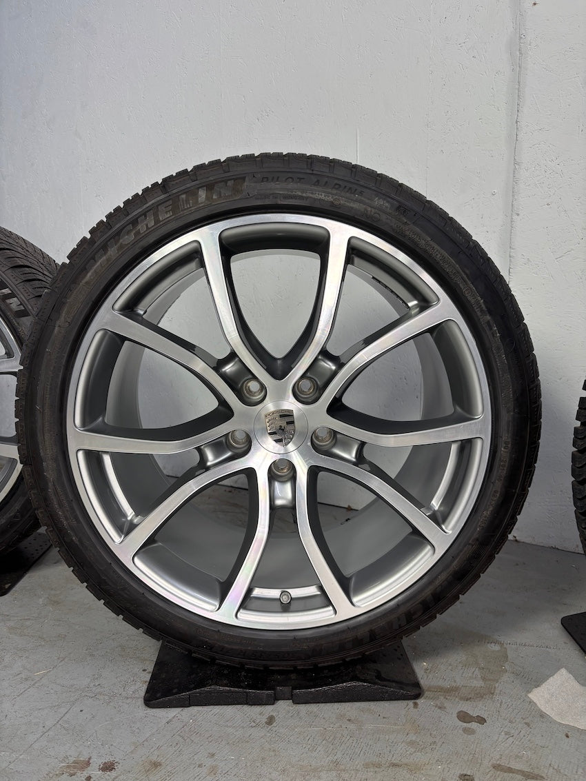 Porsche Cayenne E3 21 Zoll Exclusive Design Winter Räder Michelin DOT 2023