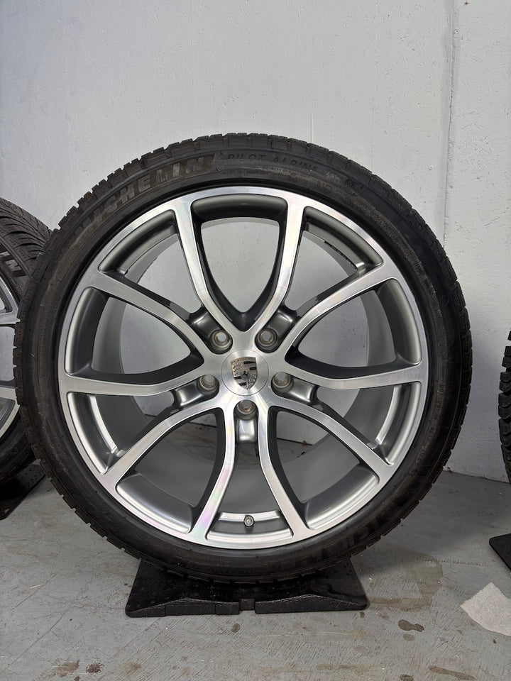 Porsche Cayenne E3 21 Zoll Exclusive Design Winter Räder Michelin DOT 2023