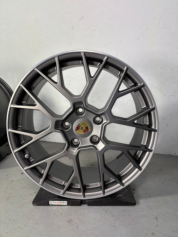 Porsche 992 20/21 Zoll RS Spyder Felgen platinum TOP MwSt.awb. RDK