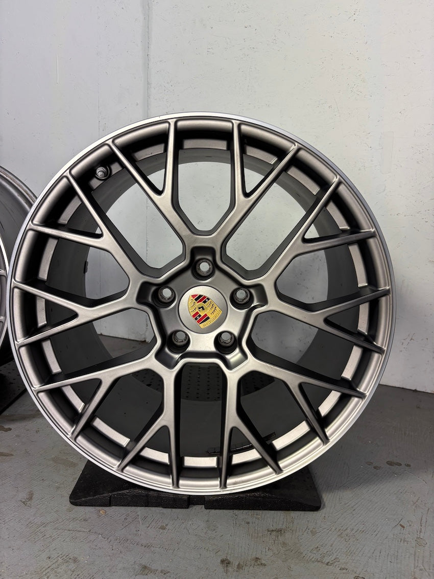 Porsche 992 20/21 Zoll RS Spyder Felgen platinum TOP MwSt.awb. RDK