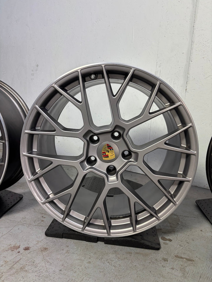 Porsche 992 20/21 Zoll RS Spyder Felgen platinum TOP MwSt.awb. RDK