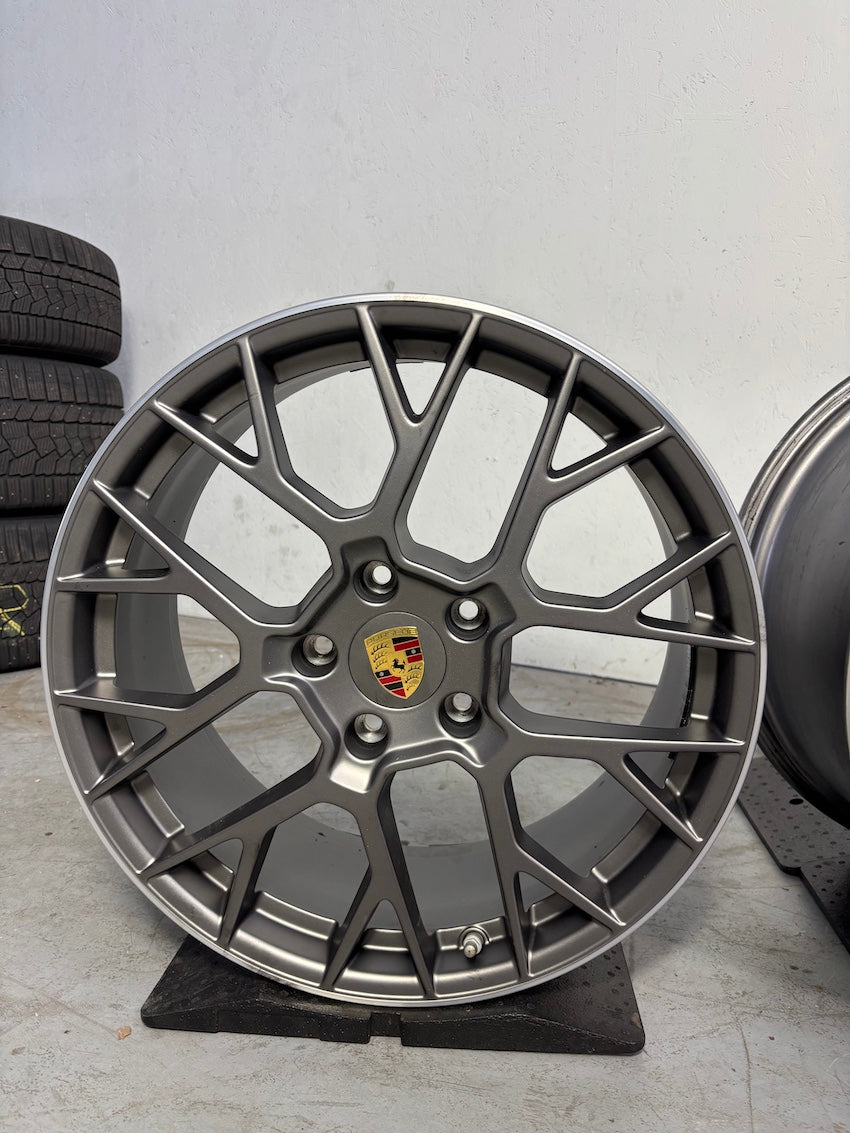 Porsche 992 20/21 Zoll RS Spyder Felgen platinum TOP MwSt.awb. RDK