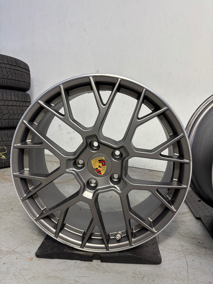 Porsche 992 20/21 Zoll RS Spyder Felgen platinum TOP MwSt.awb. RDK