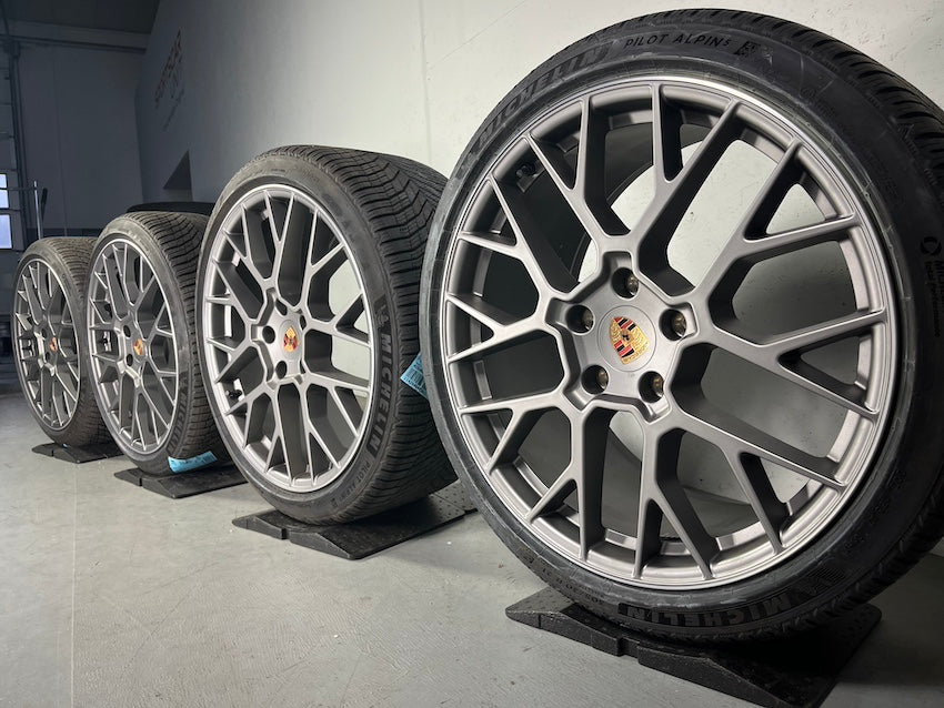 Porsche 992.2 20 21 Zoll RS Spyder Winter Räder Michelin darksilver 7-8mm