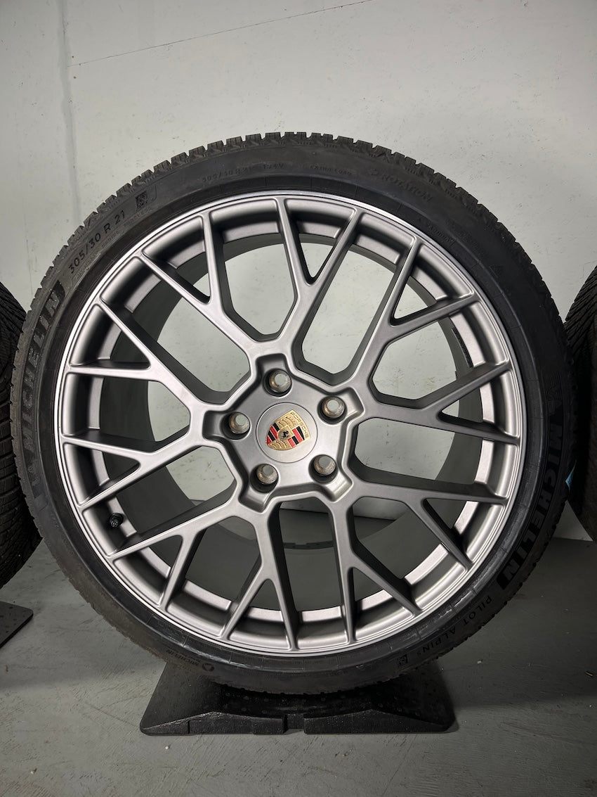 Porsche 992.2 20 21 Zoll RS Spyder Winter Räder Michelin darksilver 7-8mm