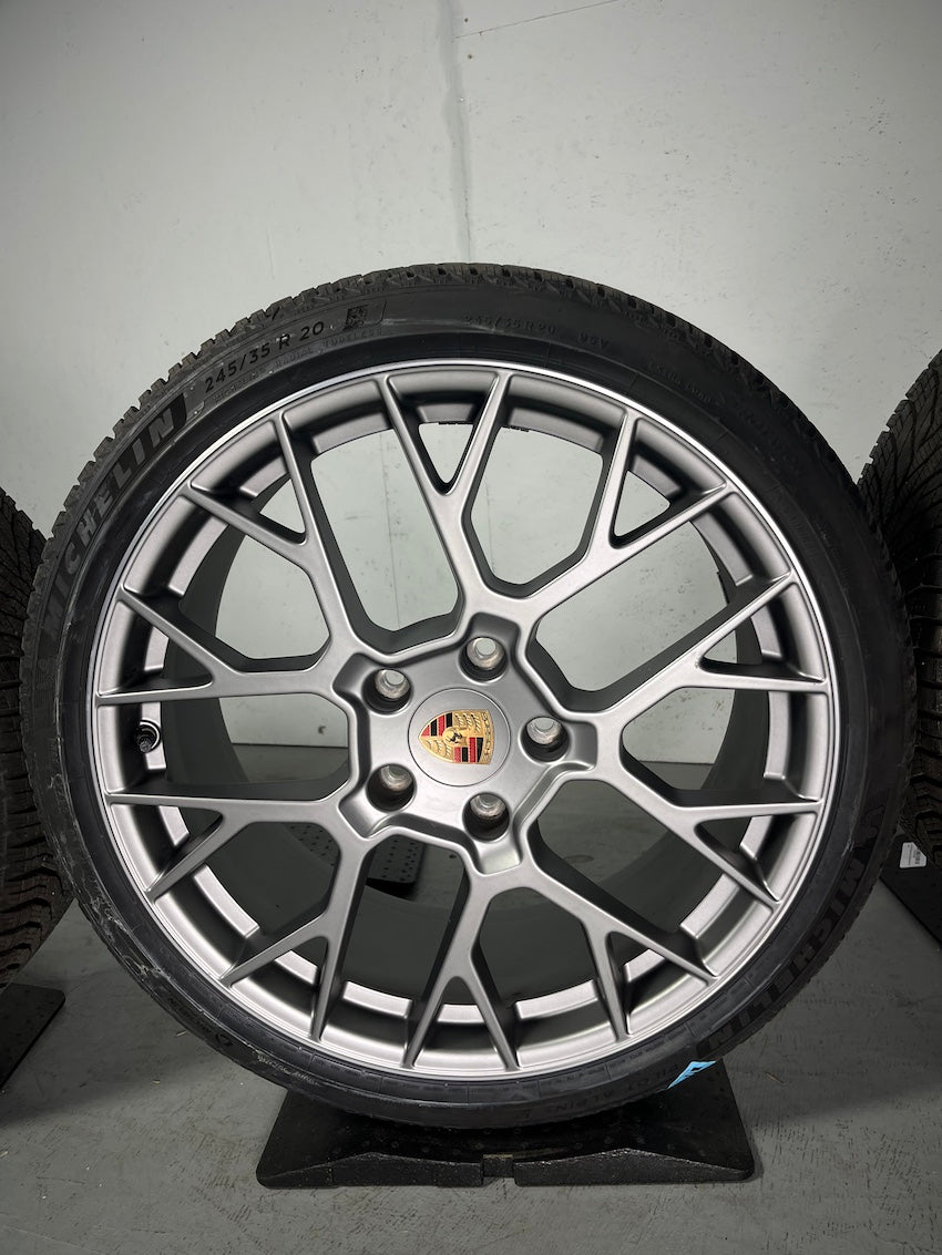 Porsche 992.2 20 21 Zoll RS Spyder Winter Räder Michelin darksilver 7-8mm