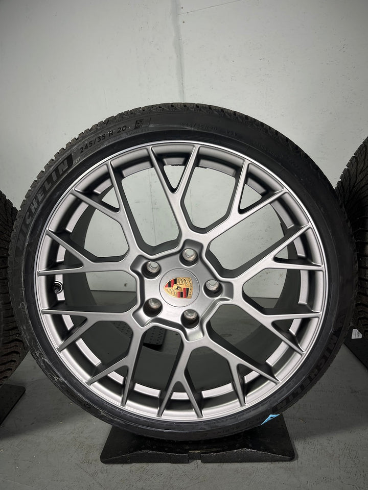 Porsche 992.2 20 21 Zoll RS Spyder Winter Räder Michelin darksilver 7-8mm