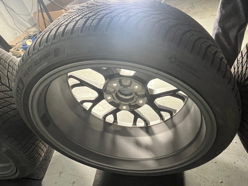 Porsche 992.2 20 21 Zoll RS Spyder Winter Räder Michelin darksilver 7-8mm