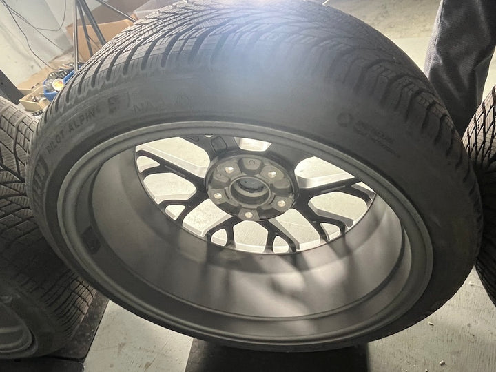 Porsche 992.2 20 21 Zoll RS Spyder Winter Räder Michelin darksilver 7-8mm