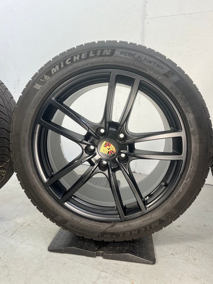 Porsche Cayenne E3 9Y0 20 Zoll E3 SPORT Winter Räder Michelin
