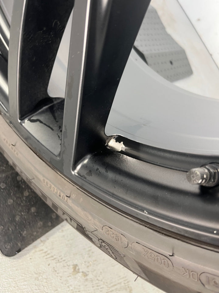 Porsche Cayenne E3 9Y0 20 Zoll E3 SPORT Winter Räder Michelin