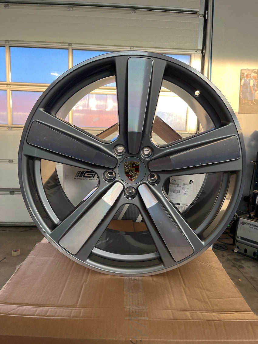 Porsche Cayenne E3 II 9Y0 22 Zoll Exclusive Design Felgen NEU PLATINSILBER