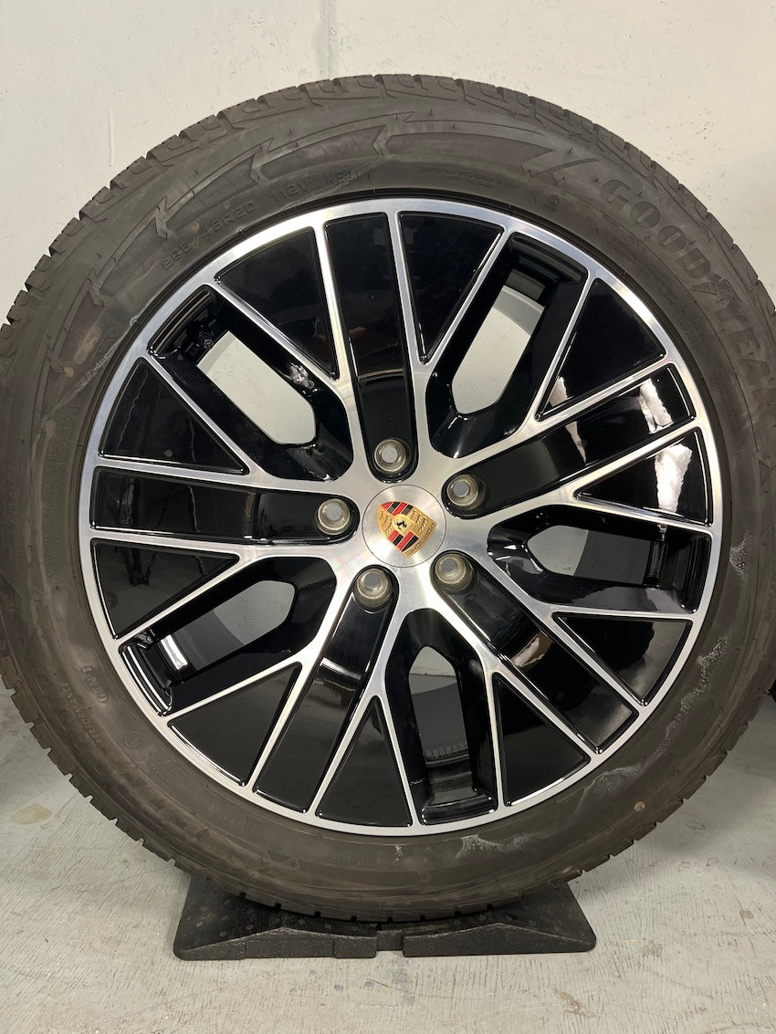 Porsche Macan IV Electric 20 Zoll Macan S Winter Räder NUR 800Km neuwertig!