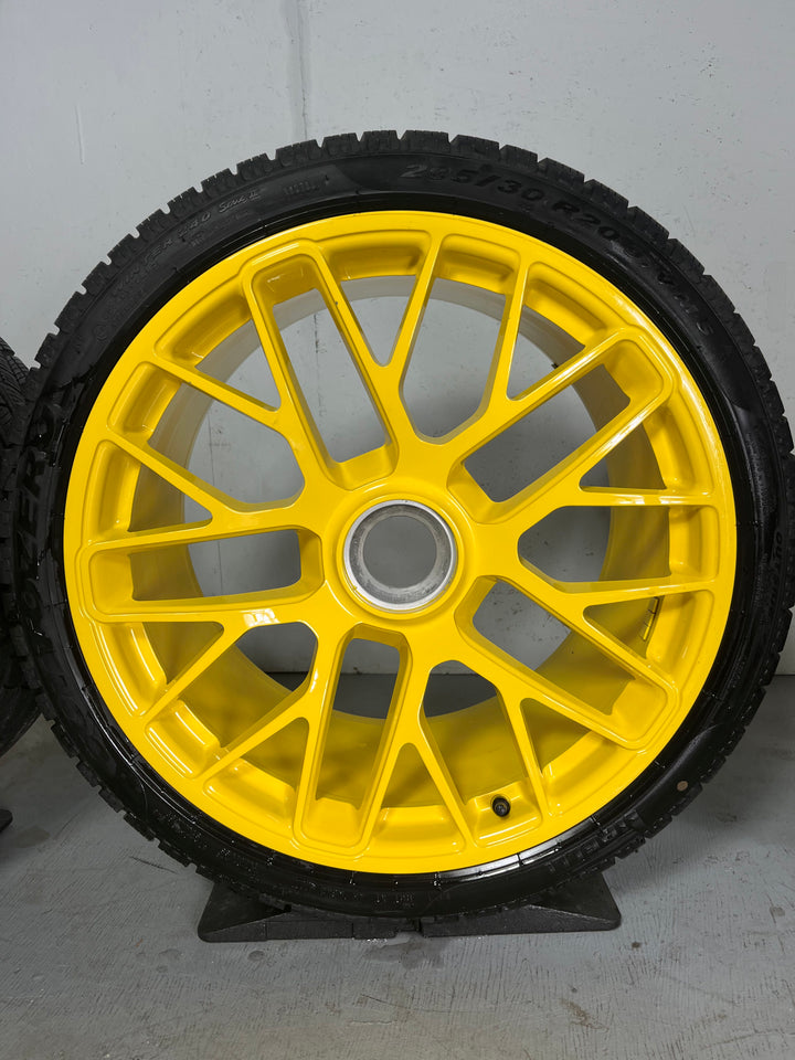 Porsche 991.2 20 Zoll GTS Winter Räder Pirelli speedgelb Turbo S