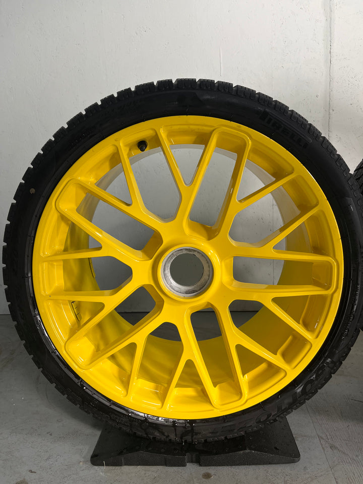 Porsche 991.2 20 Zoll GTS Winter Räder Pirelli speedgelb Turbo S