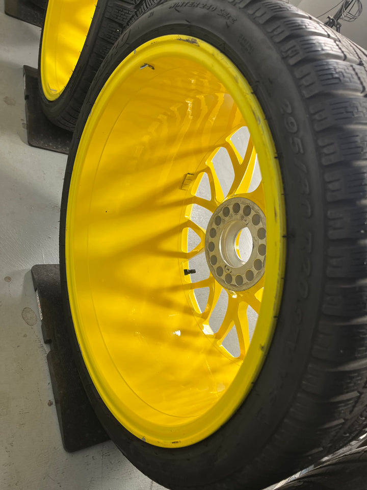 Porsche 991.2 20 Zoll GTS Winter Räder Pirelli speedgelb Turbo S