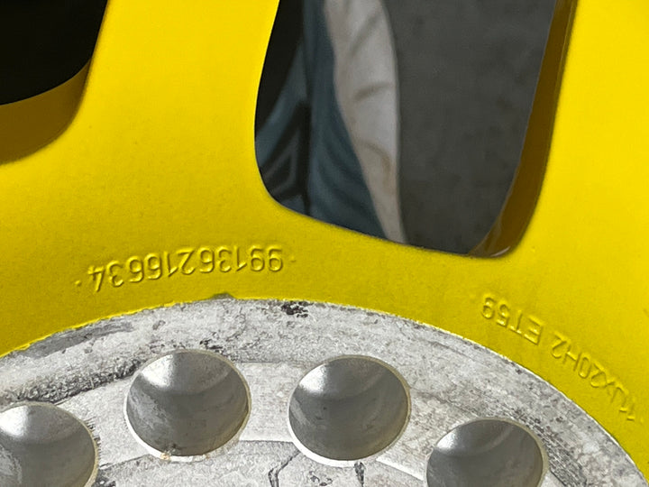 Porsche 991.2 20 Zoll GTS Winter Räder Pirelli speedgelb Turbo S